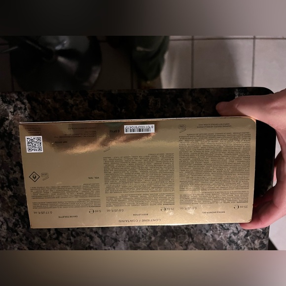 Versace Gold Packaging - Picture 3 of 5